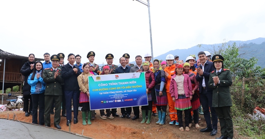 Từ những việc làm thường niên, ngành Điện Lào Cai bồi đắp niềm tin nơi vùng cao