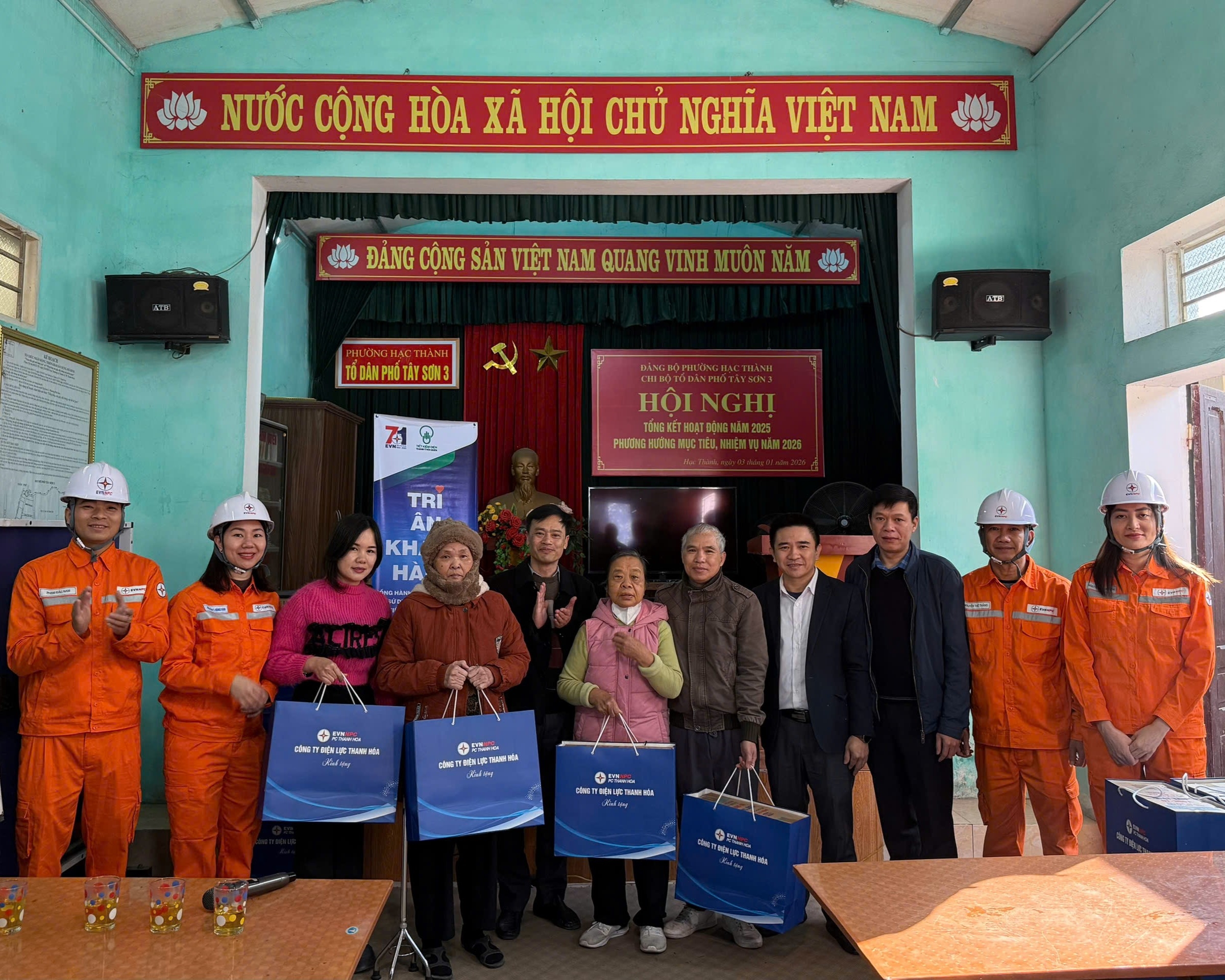 z7415598207004_7bc146976960bb5935ca3b405c7ec6c3