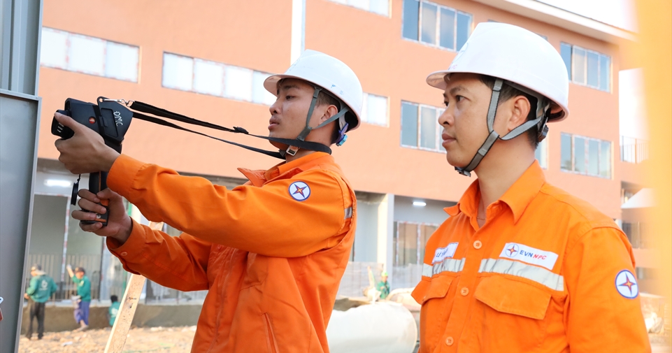 CÔNG TY ĐIỆN LỰC ĐIỆN BIÊN ĐẢM BẢO CẤP ĐIỆN AN TOÀN, LIÊN TỤC PHỤC VỤ LỄ KHÁNH THÀNH TRƯỜNG PTDTNT LIÊN CẤP SI PA PHÌN