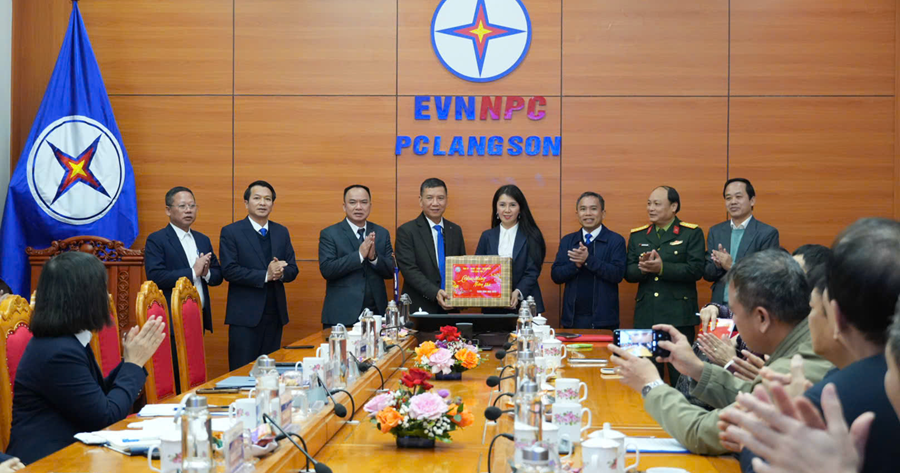 Đoàn cán bộ Lãnh đạo tỉnh Lạng Sơn đến thăm, kiểm tra công tác trực, phục vụ Tết Nguyên đán Bính Ngọ năm 2026 tại Công ty Điện lực Lạng Sơn