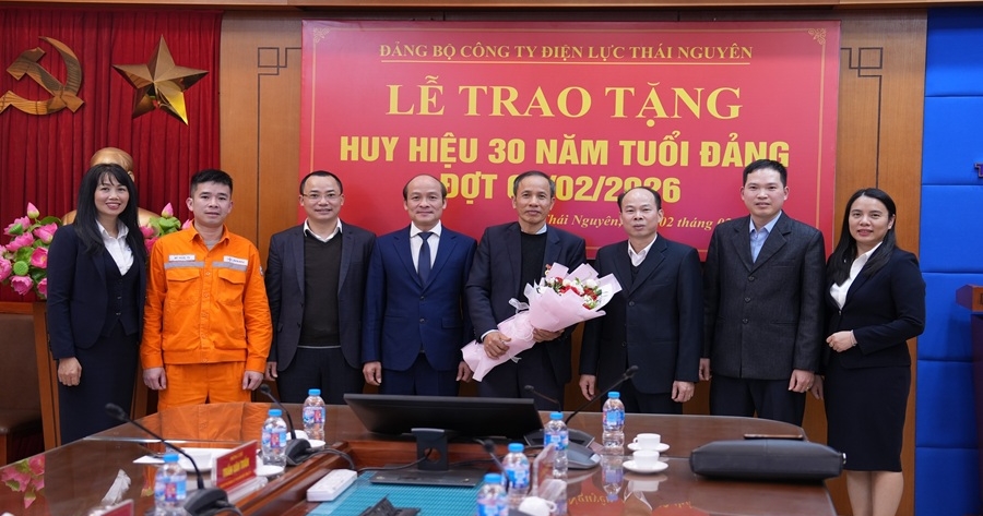 Trao Huy hiệu 30 năm tuổi Đảng - Dấu ấn bền bỉ của niềm tin và cống hiến