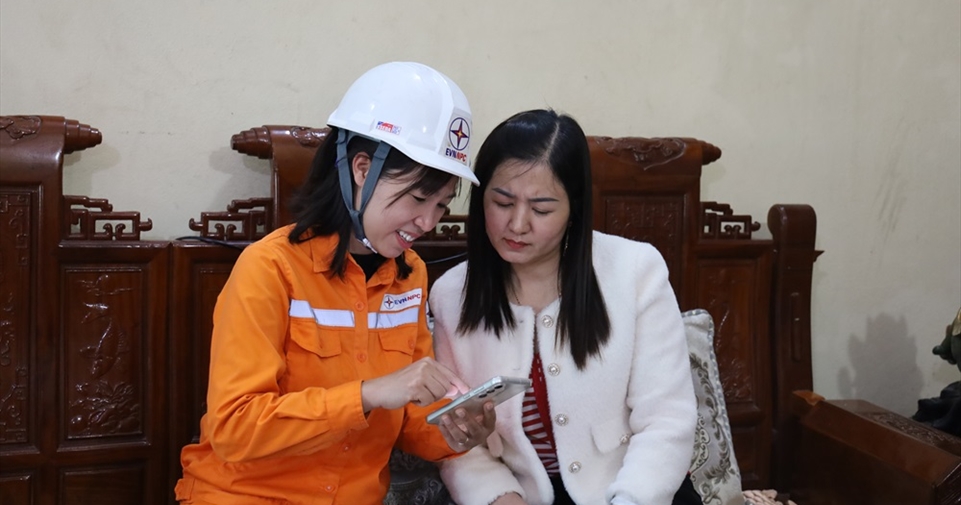 CTĐL Hưng Yên khuyến cáo hóa đơn tiền điện tăng cao dịp Tết Nguyên đán, hướng dẫn khách hàng chủ động sử dụng điện an toàn, tiết kiệm, hiệu quả