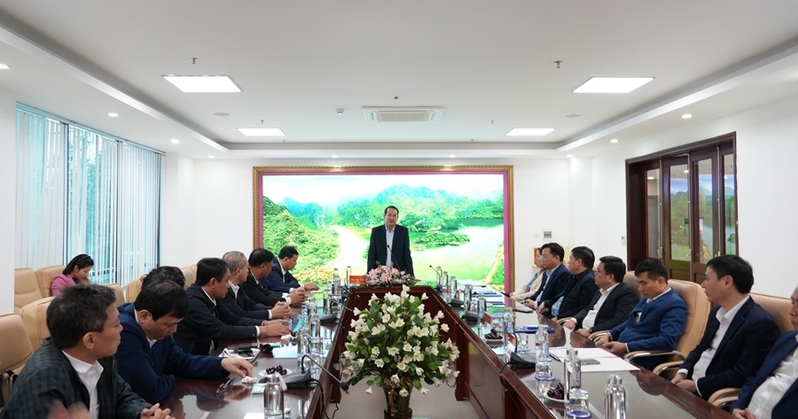 Đồng chí Phó Bí thư Tỉnh ủy, Chủ tịch Ủy ban Mặt trận Tổ quốc Việt Nam tỉnh thăm và chúc Tết Công ty Điện lực Ninh Bình