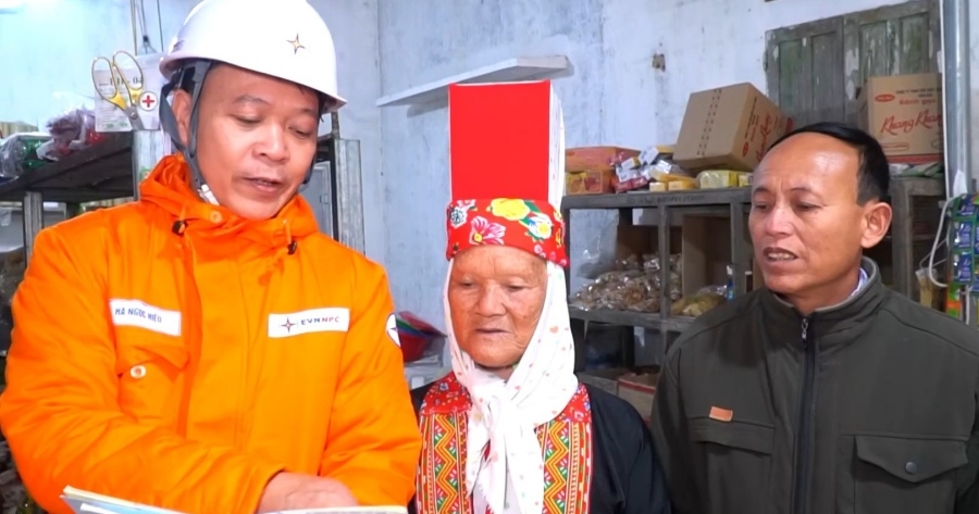 Đảm bảo an toàn hành lang lưới điện: Vui xuân mới không quên khoảng cách an toàn