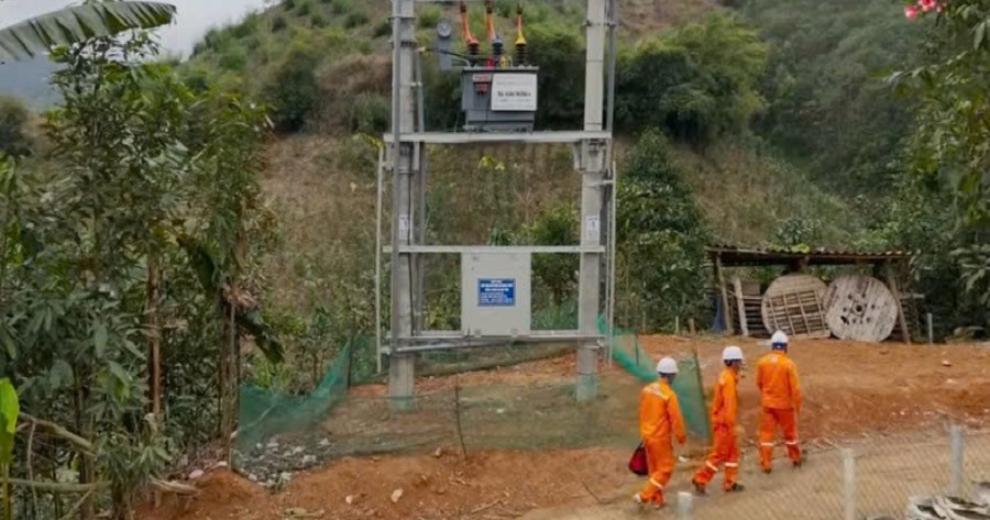 Kỳ 3 “Có điện rồi, ăn cơm muối cũng ngon”