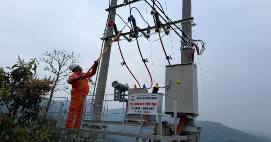 Điện lưới Quốc gia bừng sáng bản làng vùng cao Lai Châu ngày đầu Xuân