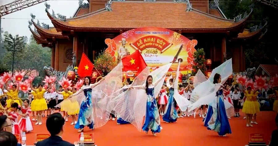 Đội quản lý Điện lực khu vực Thủy Nguyên đảm bảo điện an toàn, ổn định cho Lễ Khai bút Đền Trạng nguyên Lê Ích Mộc - Xuân 2026