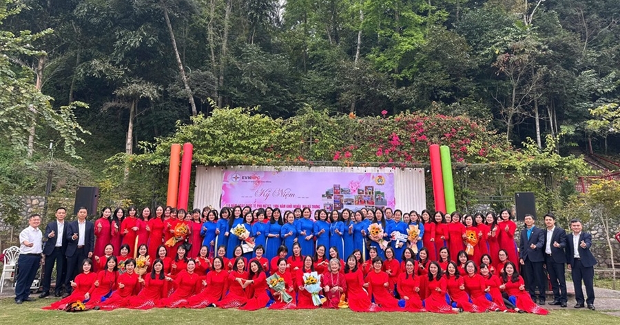 Công ty Điện lực Cao Bằng tổ chức gặp mặt nhân Ngày Quốc tế Phụ nữ 8/3