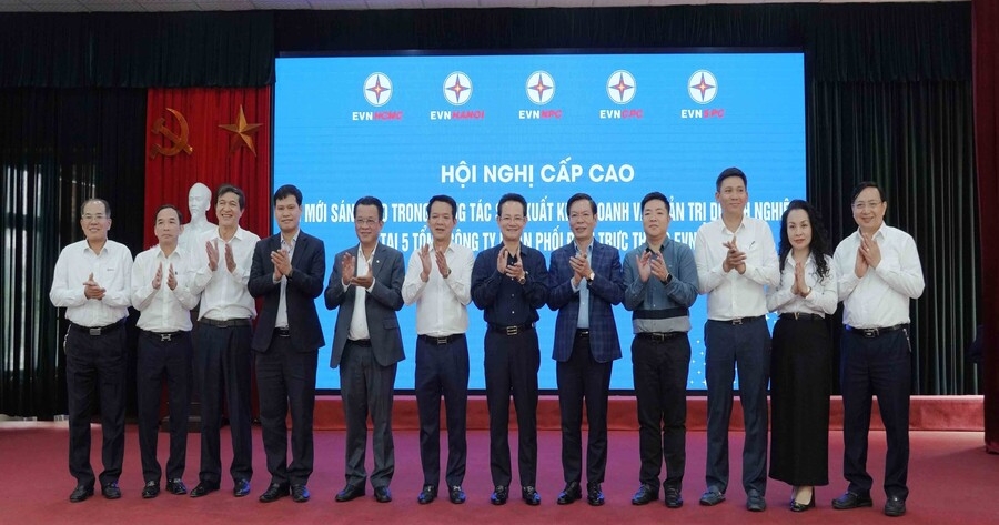 Lãnh đạo 5 Tổng công ty phân phối điện trực thuộc EVN làm việc tại Công ty Điện lực Hải Phòng