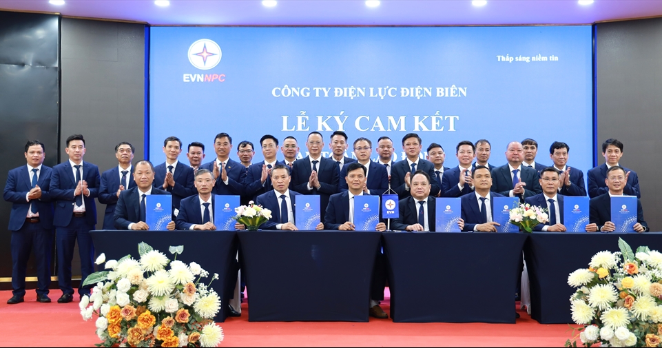 Công ty Điện lực Điện Biên siết chặt kỷ cương, lan tỏa Văn hóa an toàn lao động từ lễ ký cam kết năm 2026