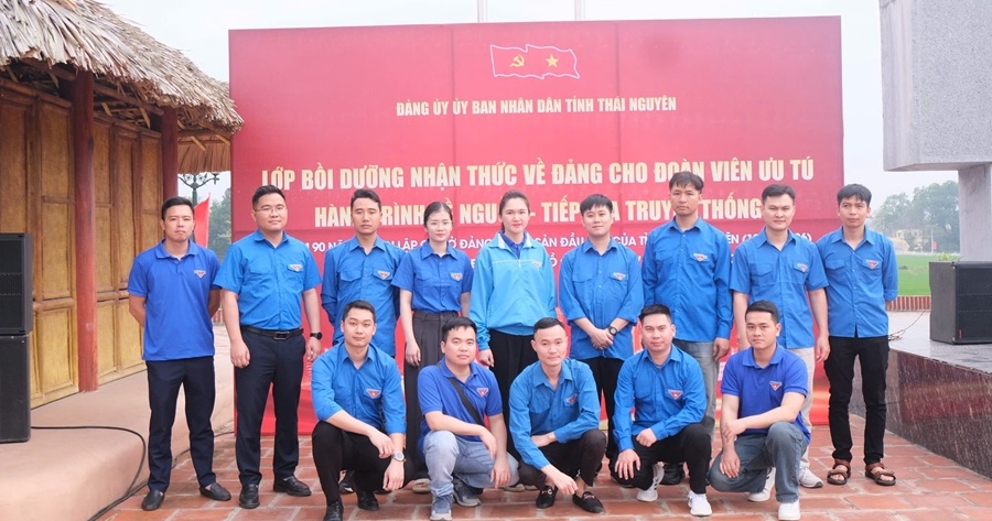 Hành trình về nguồn tại La Bằng: Bồi đắp lý tưởng, tiếp lửa truyền thống cho thế hệ trẻ Công ty Điện lực Thái Nguyên