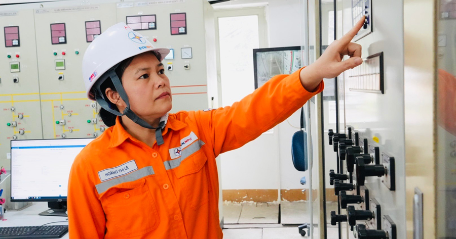 Lặng thầm giữ dòng điện sáng – Chân dung nữ nhân viên Hoàng Thị Lê