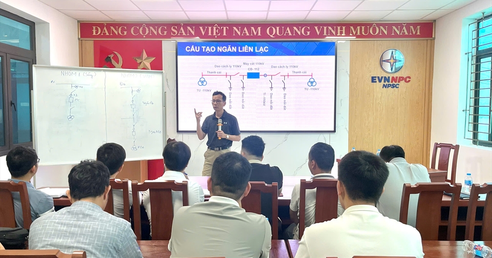 NPSC: Tăng cường trao đổi, hướng dẫn công tác chuyên môn về tư vấn thiết kế tại Xí nghiệp Dịch vụ Điện lực Ninh Bình
