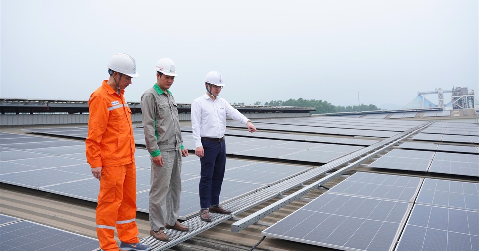 EVNNPC đẩy mạnh phát triển điện mặt trời mái nhà và hệ thống lưu trữ năng lượng BESS