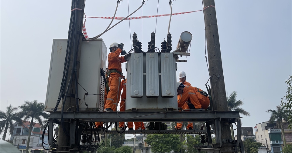 Công ty Điện lực Hưng Yên đẩy mạnh xây dựng văn hóa an toàn trong lao động sản xuất