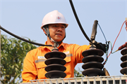 Vượt "chảo lửa" đẩy nhanh tiến độ các dự án lưới điện mùa nắng nóng