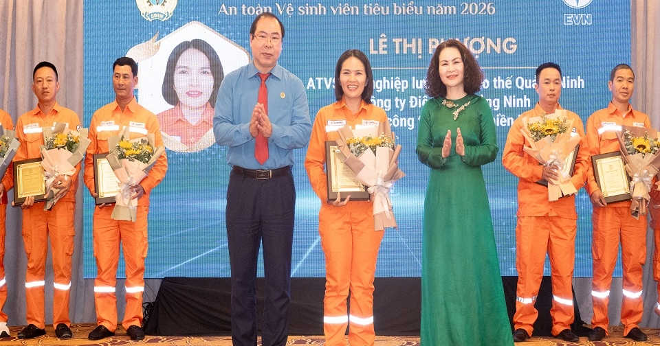 Nữ ATVSV CTĐL Quảng Ninh Lê Thị Phượng vinh dự trở thành một trong 76 gương mặt xuất sắc tiêu biểu năm 2026 của EVN