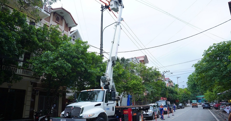 Công ty Điện lực Tuyên Quang đảm bảo cấp điện an toàn, ổn định mùa nắng nóng và các kỳ nghỉ Lễ 30/4 - 1/5