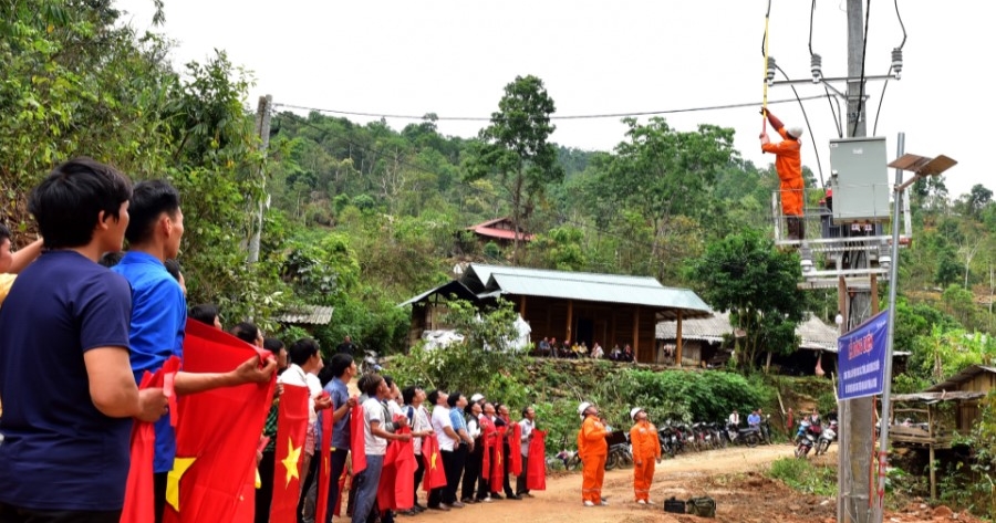 Ánh sáng điện lưới Quốc gia bừng sáng Tia Ma Mủ – Dấu mốc vượt khó đưa điện về bản vùng cao Lai Châu