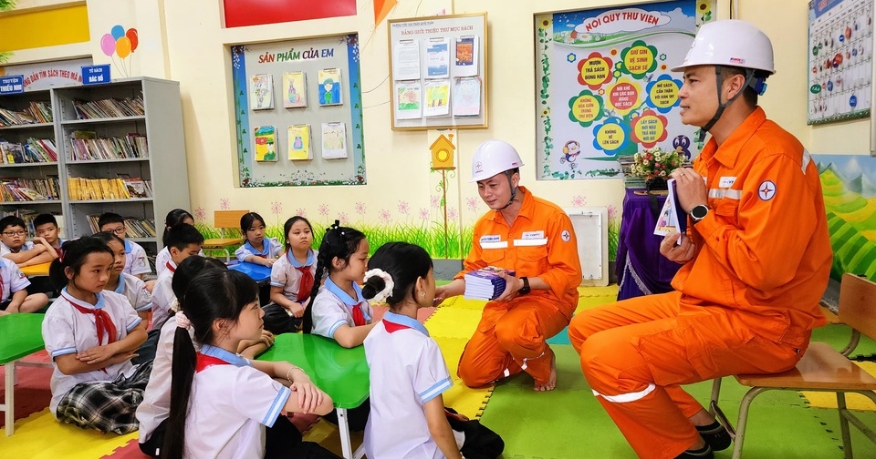 Gieo thói quen tiết kiệm điện từ những trang sách tuổi thơ