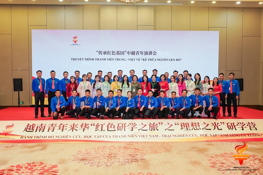 gap mat thanh nien Tuyen Quang tai Trung Quoc 5