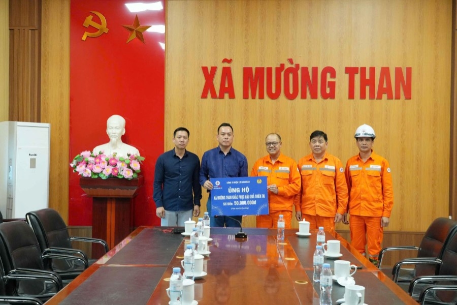 Công ty Điện lực Lai Châu chung tay hỗ trợ đồng bào vùng lũ Mường Than