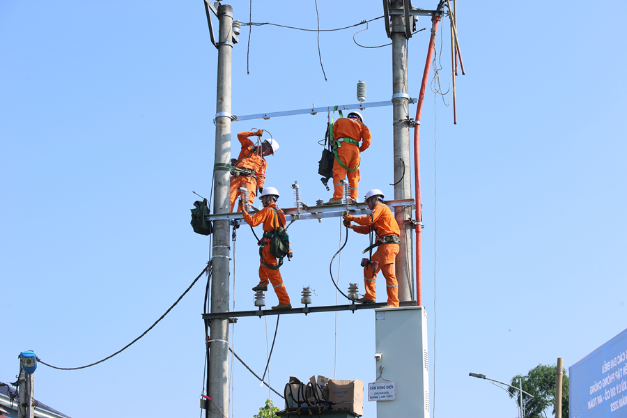 Công ty Điện lực Hà Tĩnh: Mỗi địa bàn một giải pháp giảm tổn thất điện năng