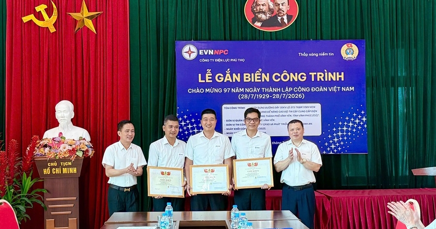 Công đoàn Tổng công ty Điện lực miền Bắc: Sôi nổi phong trào thi đua gắn biển trên 12 công trình xây dựng với tổng mức đầu tư hơn 1.432 tỷ đồng