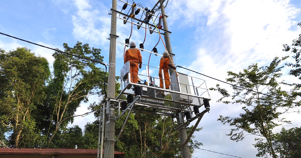 Điện lực Tủa Chùa (Công ty Điện lực Điện Biên) đóng điện 3 trạm biến áp phục vụ Nhân dân đón Tết Độc lập 2/9
