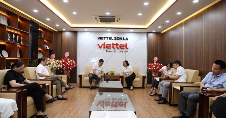 Công ty Điện lực Sơn La quyết liệt triển khai cao điểm cài đặt App EVN CSKH gắn với chuẩn hóa thông tin khách hàng