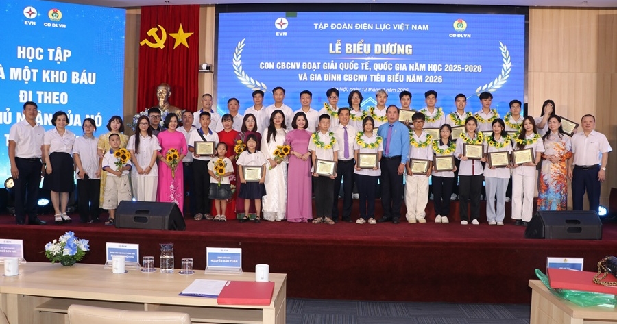 EVNNPC: Tự hào 6 gia đình tiêu biểu và 27 học sinh xuất sắc được vinh danh cấp Tập đoàn năm 2026