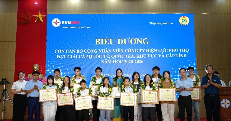 Công ty Điện lực Phú Thọ tiếp nối truyền thống, vun đắp tương lai