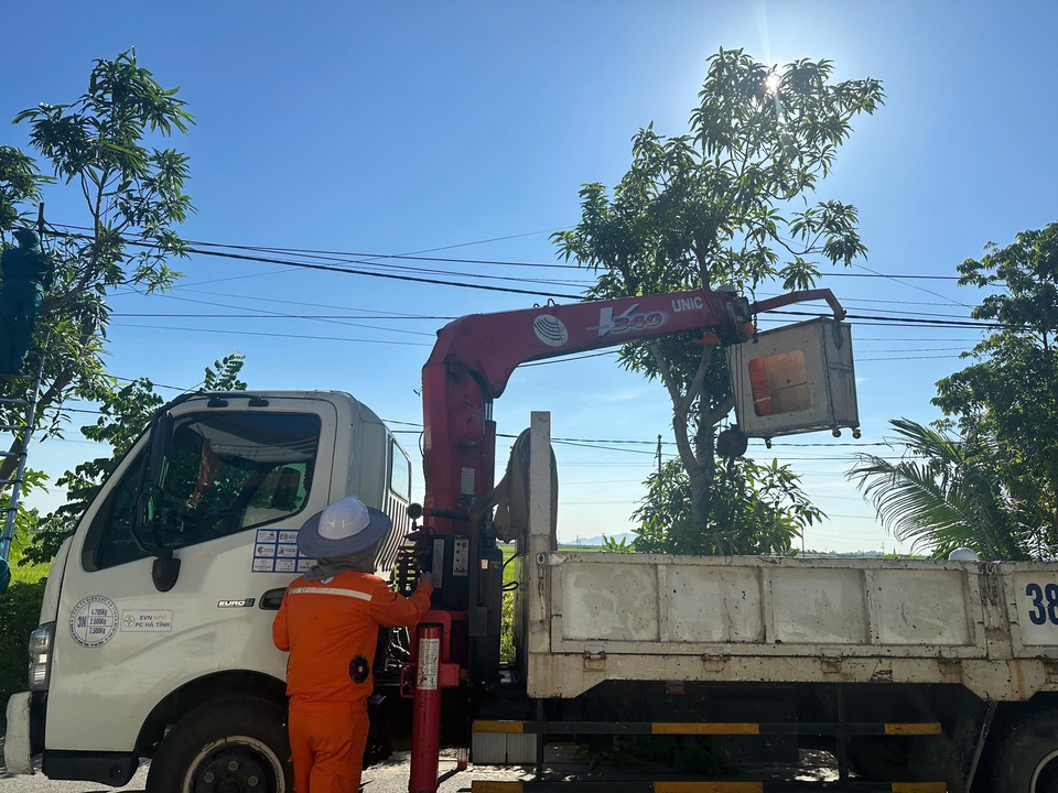 Ảnh 3 Phát quang hành lang lưới điện hạ thế