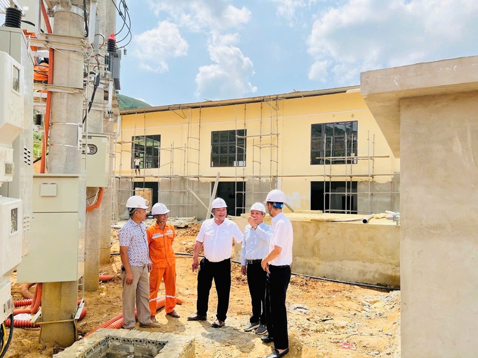 Công ty Điện lực Sơn La chủ động phương án cấp điện phục vụ Lễ khánh thành các trường học vùng biên