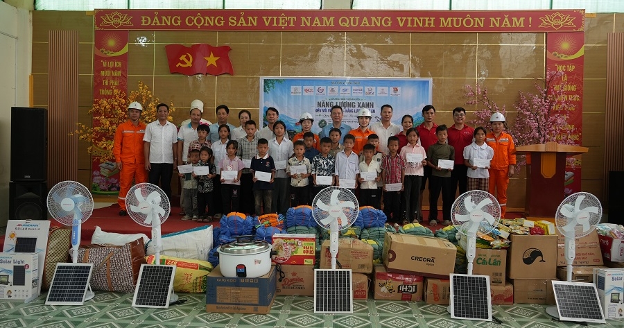 Năng lượng xanh đến với trẻ em vùng cao Lào Cai