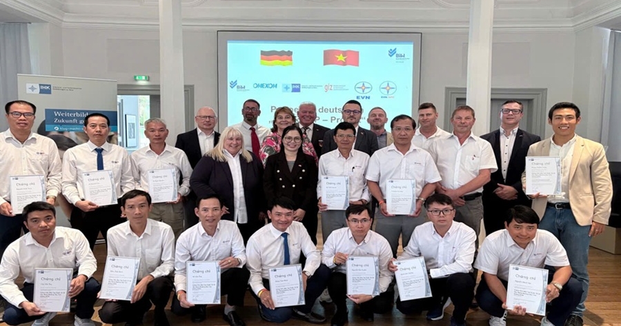 12 giảng viên NEPC hoàn thành chương trình đào tạo tại Đức: Nâng cao năng lực đội ngũ, tiếp cận chuẩn đào tạo quốc tế
