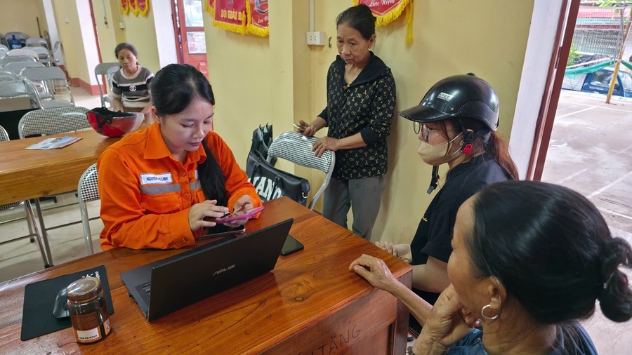 3. Điện lực tăng cường tuyên truyền, hướng dẫn khách hàng tiếp cận và sử dụng các dịch vụ điện trên nền tảng số.