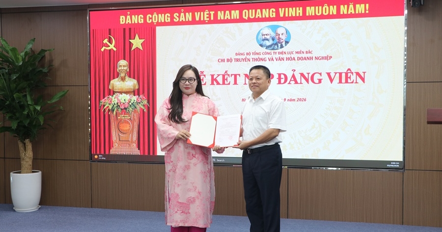 Chi bộ Ban Truyền thông và Văn hóa doanh nghiệp: Lễ kết nạp đảng viên mới năm 2026