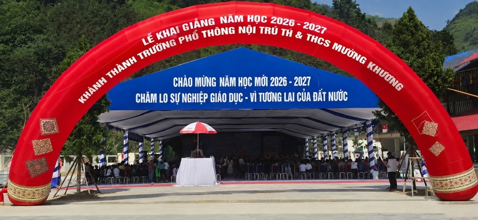 3. 1. Điểm cầu trung tâm Lễ khai giảng năm học 2026-2027 tại Trường Phổ thông Nội trú TH&THCS Mường Khương.