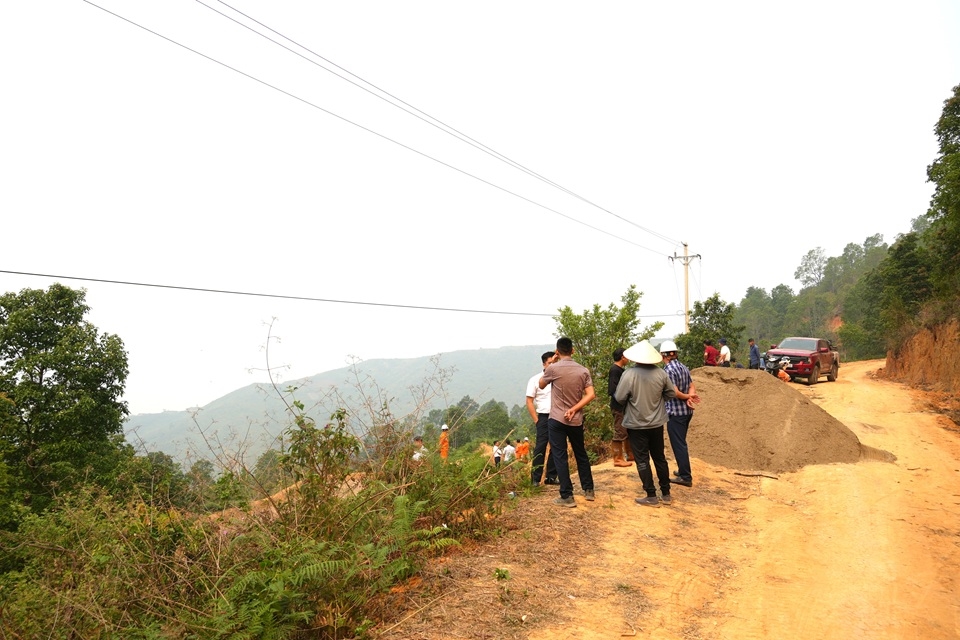 15.2Tuyến đường dây vươn qua địa hình núi cao trùng điệp, minh chứng cho quyết tâm chính trị vượt qua mọi rào cản địa hình