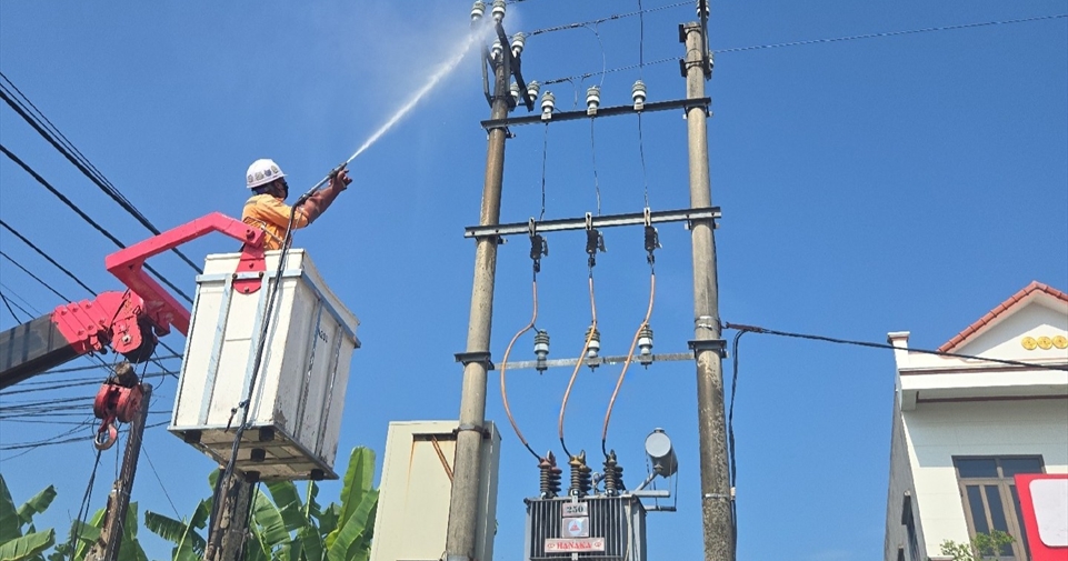 Điện lực Thái Thụy: Đổi mới quản lý, đẩy mạnh ứng dụng công nghệ đảm bảo cấp điện vùng ven biển