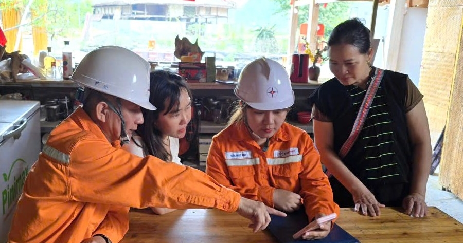 Thắp sáng “vùng lõm”, mở đường tương lai: Bài 3: Xây dựng công dân số, gia đình số