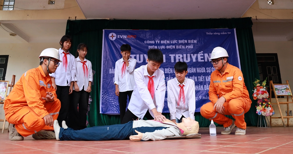 Điện lực Điện Biên Phủ (Công ty Điện lực Điện Biên) chủ động bồi đắp văn hóa an toàn điện từ trường học đến cộng đồng