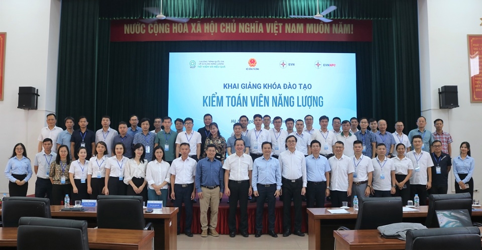 Kiểm toán viên EVN
