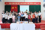Công đoàn Công ty TNHH MTV Thí nghiệm điện miền Bắc trao quà Trung thu tại Trường Phổ thông cơ sở Hy Vọng