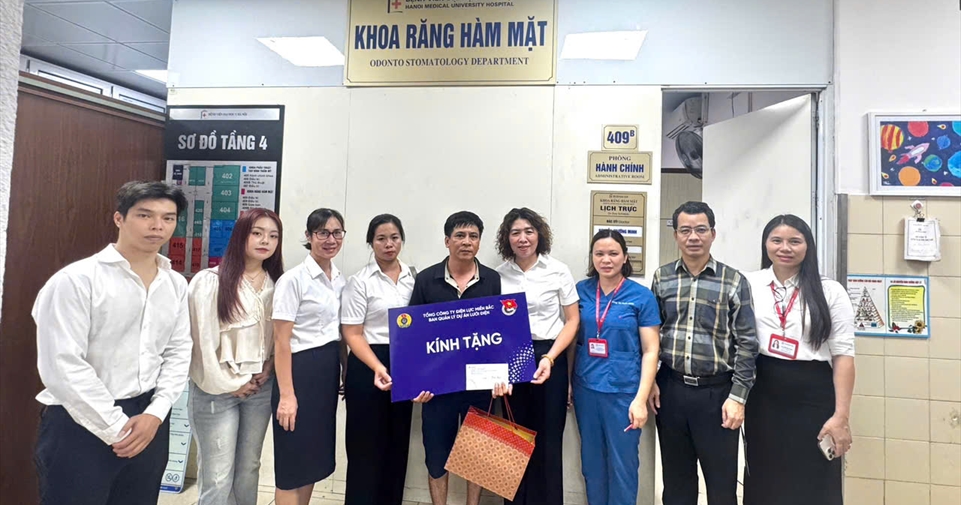 Ban QLDA lưới điện: Trao yêu thương, tiếp thêm nghị lực cho bệnh nhân có hoàn cảnh khó khăn