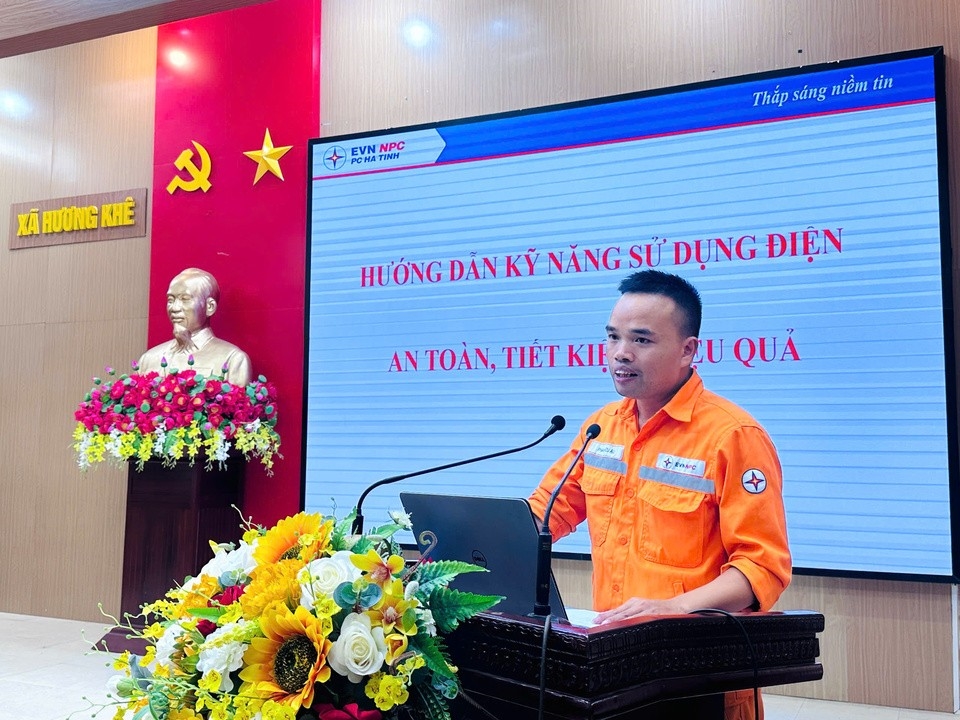 Ảnh 2  Điện lực Hương Khê tuyên truyền và phổ biến các quy định của pháp luật về bảo vệ công trình điện lực
