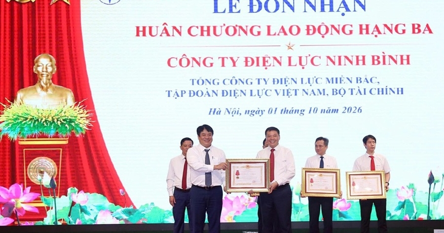 Công ty Điện lực Ninh Bình vinh dự đón nhận Huân chương Lao động hạng Ba – Dấu mốc đáng tự hào sau sáp nhập