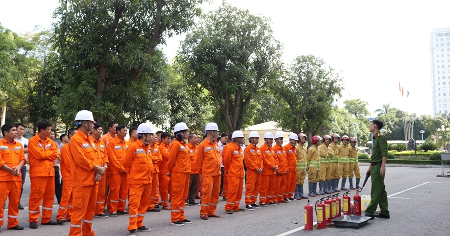 Công ty Điện lực Nghệ An chủ động phòng ngừa, tích cực hưởng ứng phong trào toàn dân phòng cháy, chữa cháy