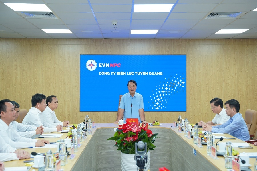 Bi thu tinh uy lam viec voi Cong ty DLTQ 2